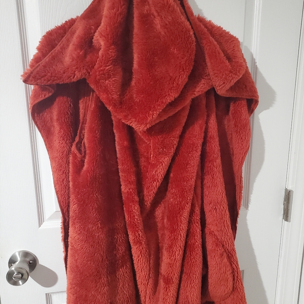 Rust colored soft hooded vest with pockets